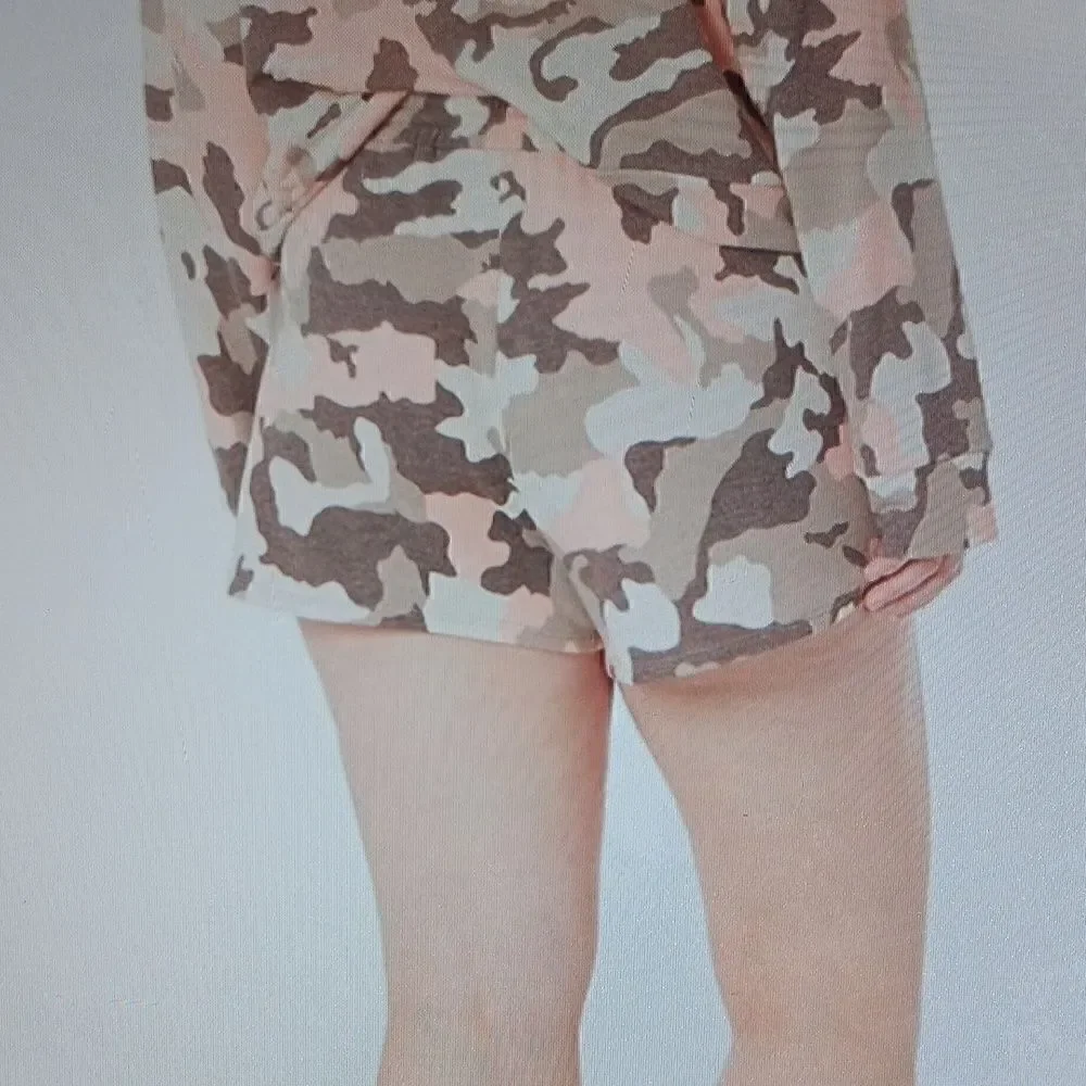 New Wild Meadows French Terry Jogger Shorts‎ Pink Camo Small New With Tags